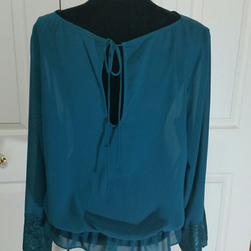 Ladies blouse - Picture 2 of 2